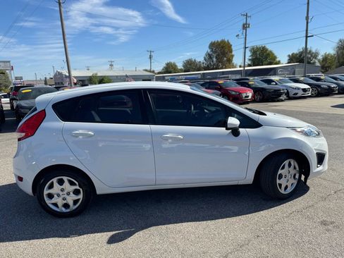 Used 2012 Ford Fiesta SE image 2
