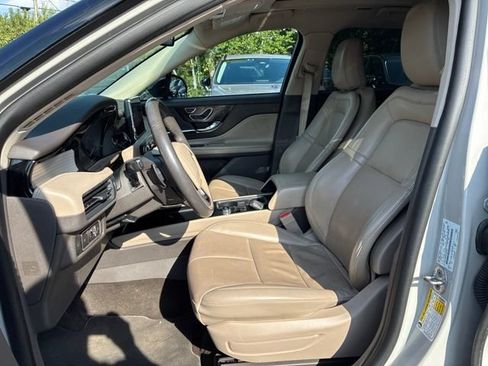 Used 2022 Lincoln Corsair AWD w/ Premium Package image 10