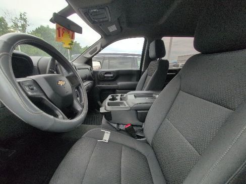 Used 2020 Chevrolet Silverado 1500 Custom w/ Custom Convenience Package RWD image 8
