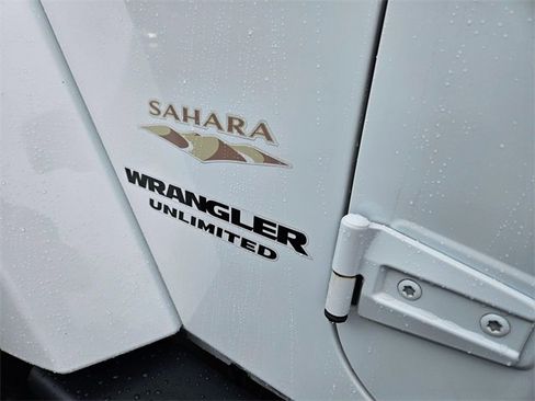 Used 2015 Jeep Wrangler Unlimited Sahara w/ Connectivity Group image 12