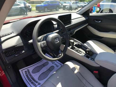 Certified 2025 Honda Accord LX image 17