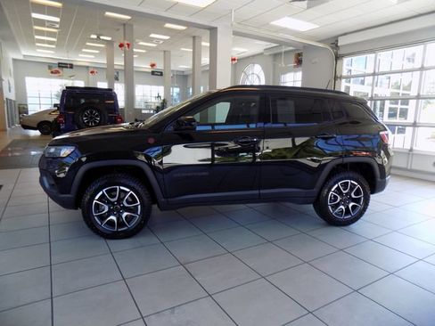 Certified 2025 Jeep Compass Trailhawk AWD/4WD image 4