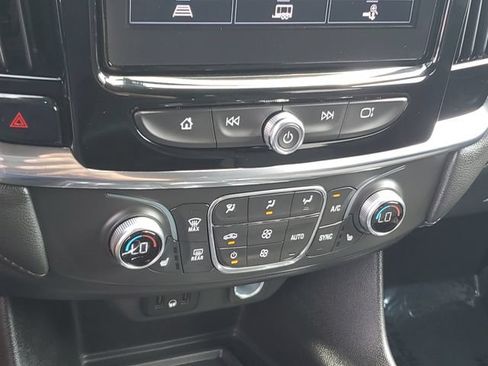 Used 2023 Chevrolet Traverse LT FWD image 20