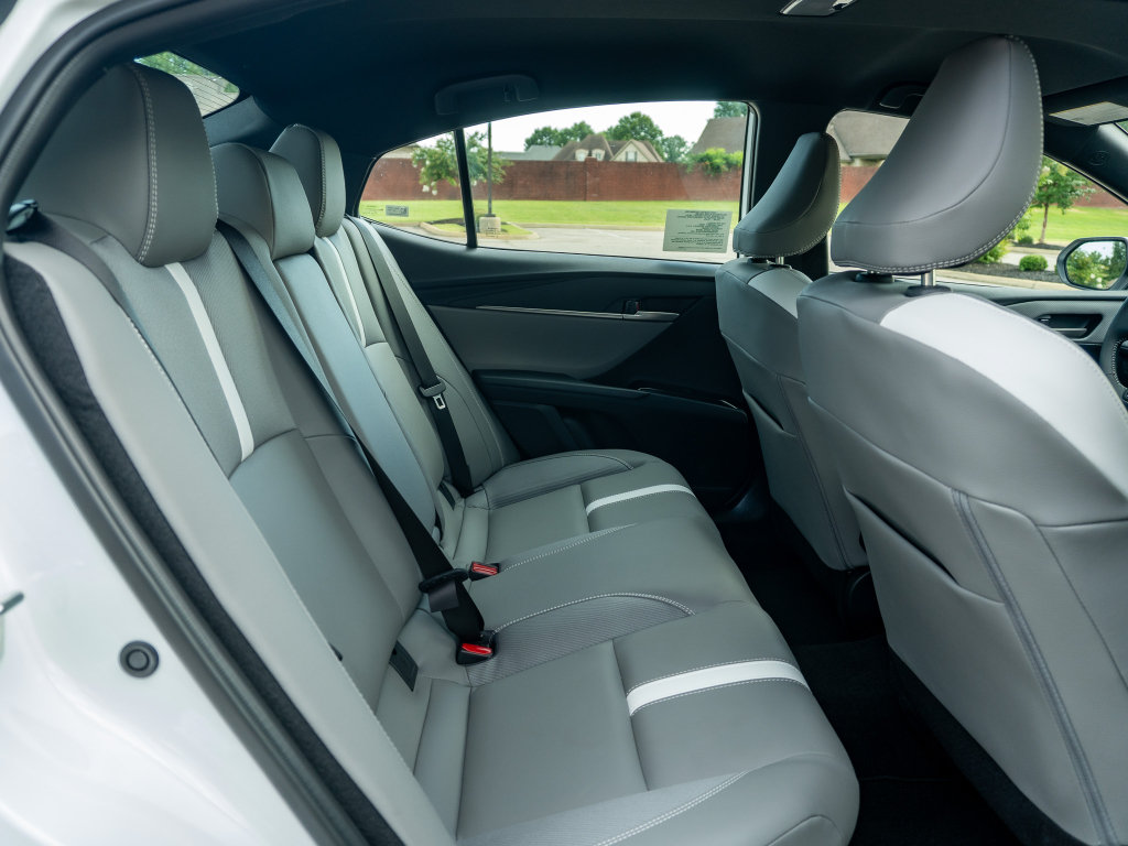Used 2026 Toyota Camry SE w/ Convenience Package FWD image 16