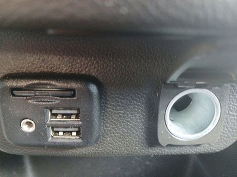 Used 2023 Chevrolet Traverse Premier image 28