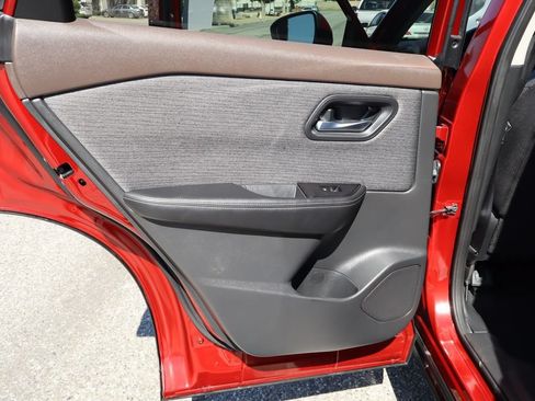 Used 2022 Nissan Rogue SV FWD image 34