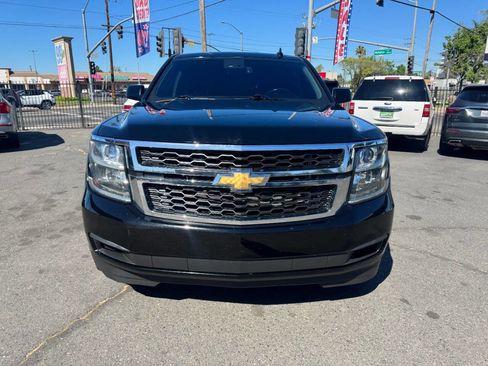 Used 2016 Chevrolet Suburban LT image 3