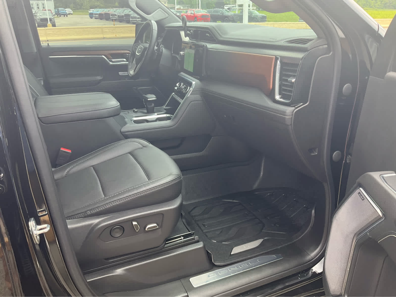 Used 2023 GMC Sierra 1500 Denali AWD/4WD image 26