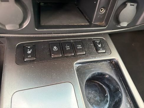 Used 2011 Nissan Armada Platinum w/ 2nd Row Captain Seat Pkg image 32