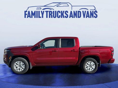 Used 2022 Nissan Frontier SV image 2