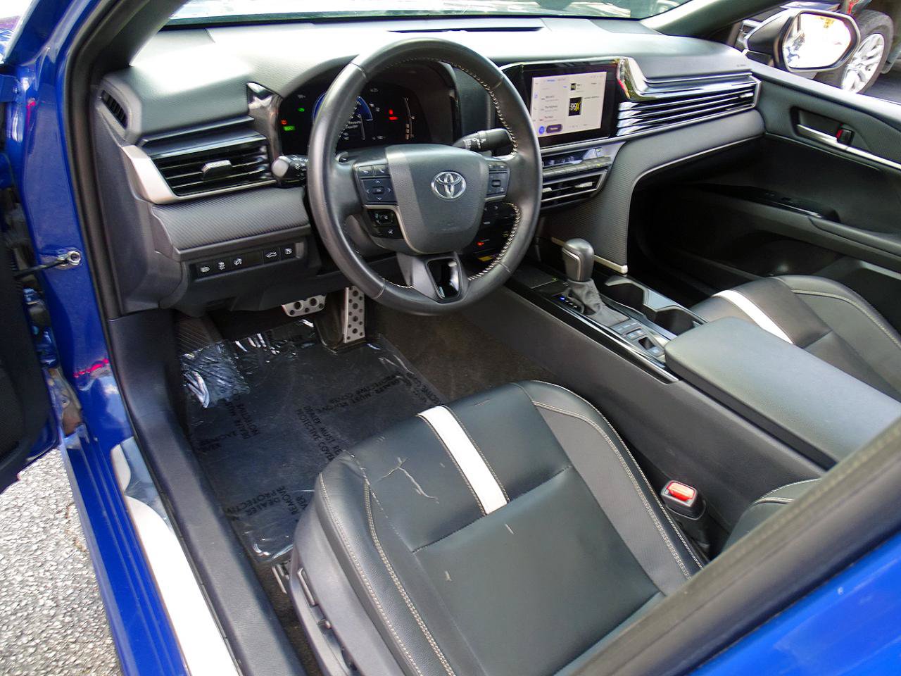 Used 2025 Toyota Camry SE w/ Convenience Package FWD image 20