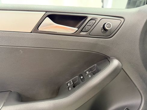 Used 2013 Volkswagen Jetta SE image 12