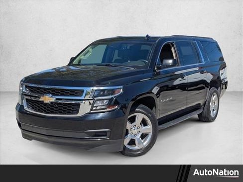 Used 2017 Chevrolet Suburban LT image 1
