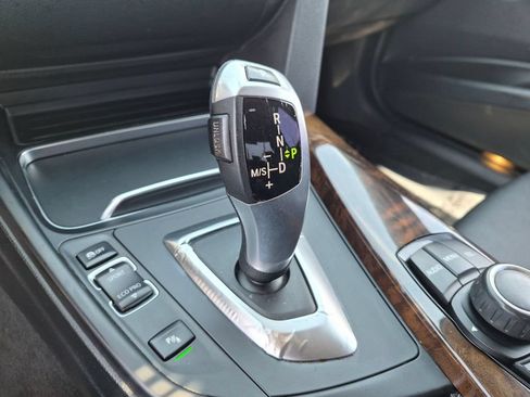 Used 2016 BMW 320i Sedan RWD image 12
