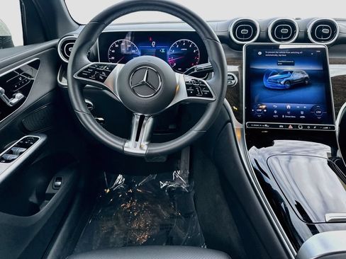 Used 2025 Mercedes-Benz GLC 300 4MATIC image 20