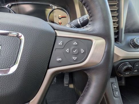 Used 2019 GMC Acadia Denali w/ Technology Package AWD/4WD image 21