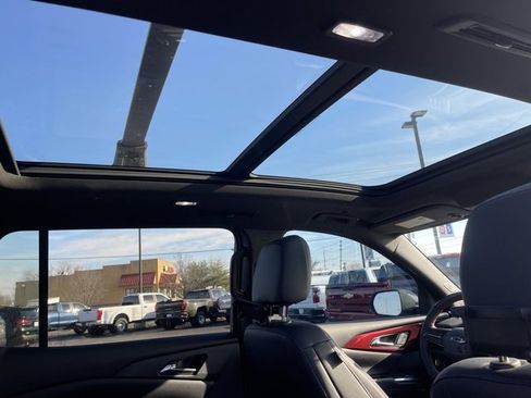 Used 2024 Chevrolet Traverse RS image 19