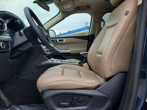 Used 2023 Ford Explorer XLT w/ Equipment Group 202A AWD/4WD image 5