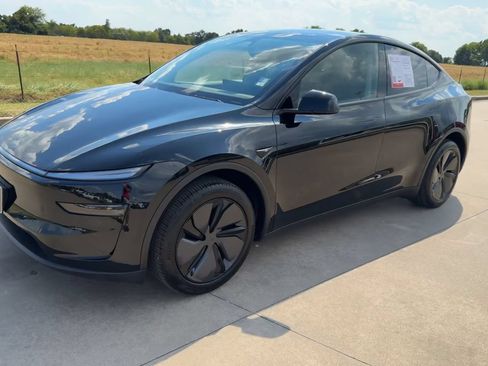 Used 2026 Tesla Model Y Long Range RWD image 5