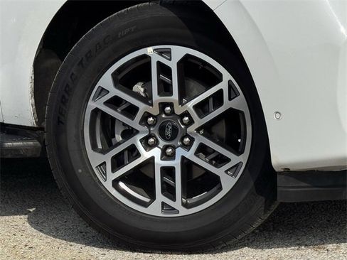 Used 2025 Ford Expedition Active image 38