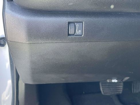Used 2023 Chevrolet Colorado W/T RWD image 16