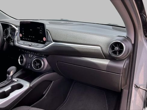 Used 2025 Chevrolet Blazer LT FWD image 17