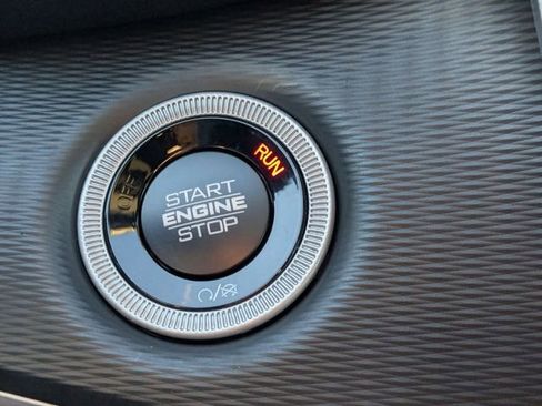 New 2025 Jeep Grand Cherokee Altitude image 22