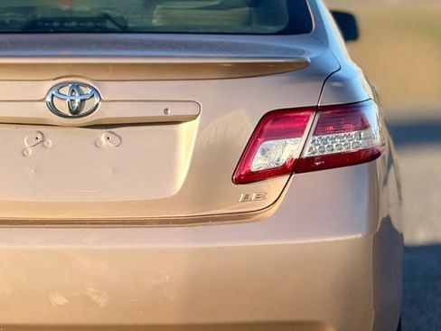 Used 2010 Toyota Camry image 14