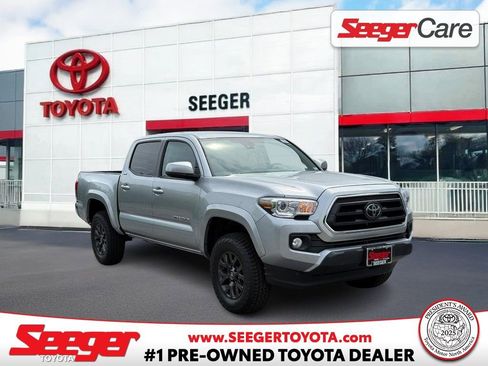 Certified 2022 Toyota Tacoma SR5 AWD/4WD image 1
