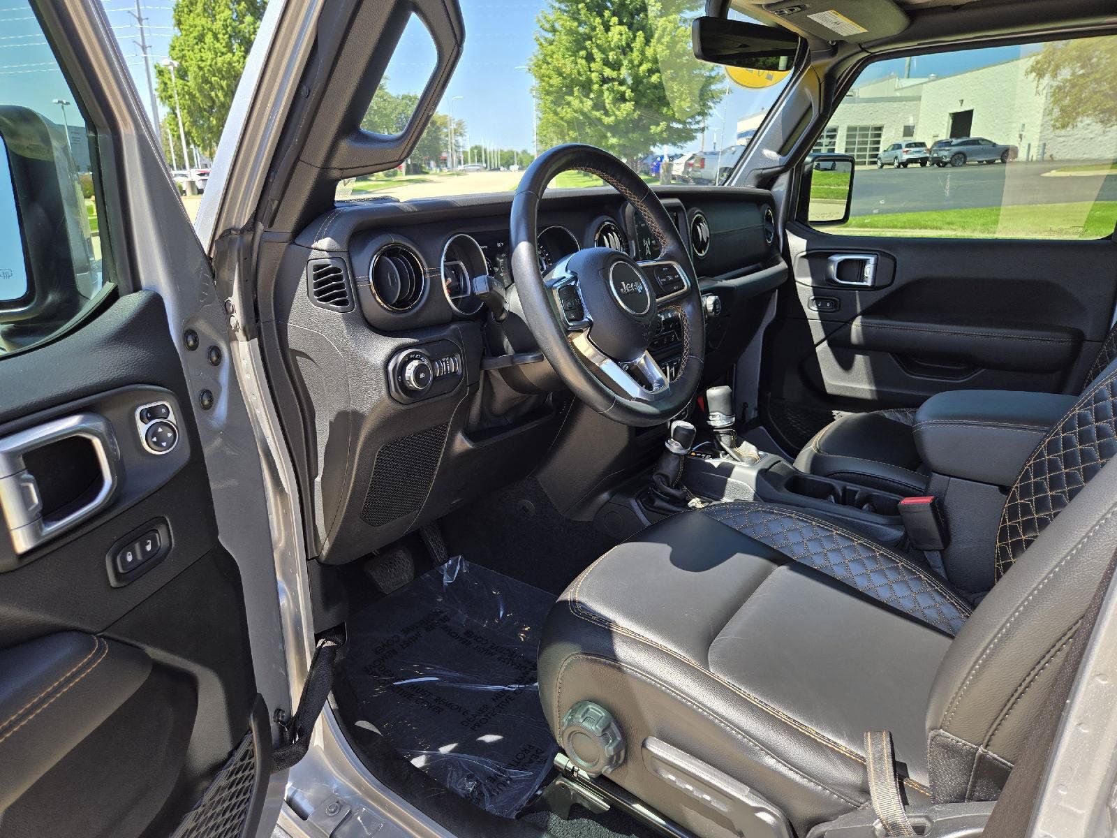 Used 2021 Jeep Wrangler Unlimited Sahara AWD/4WD image 11