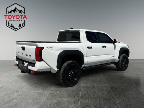 Certified 2024 Toyota Tacoma TRD Off-Road AWD/4WD image 5