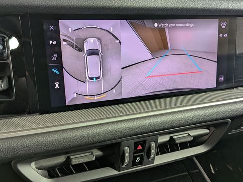 Certified 2025 Porsche Cayenne AWD/4WD image 19