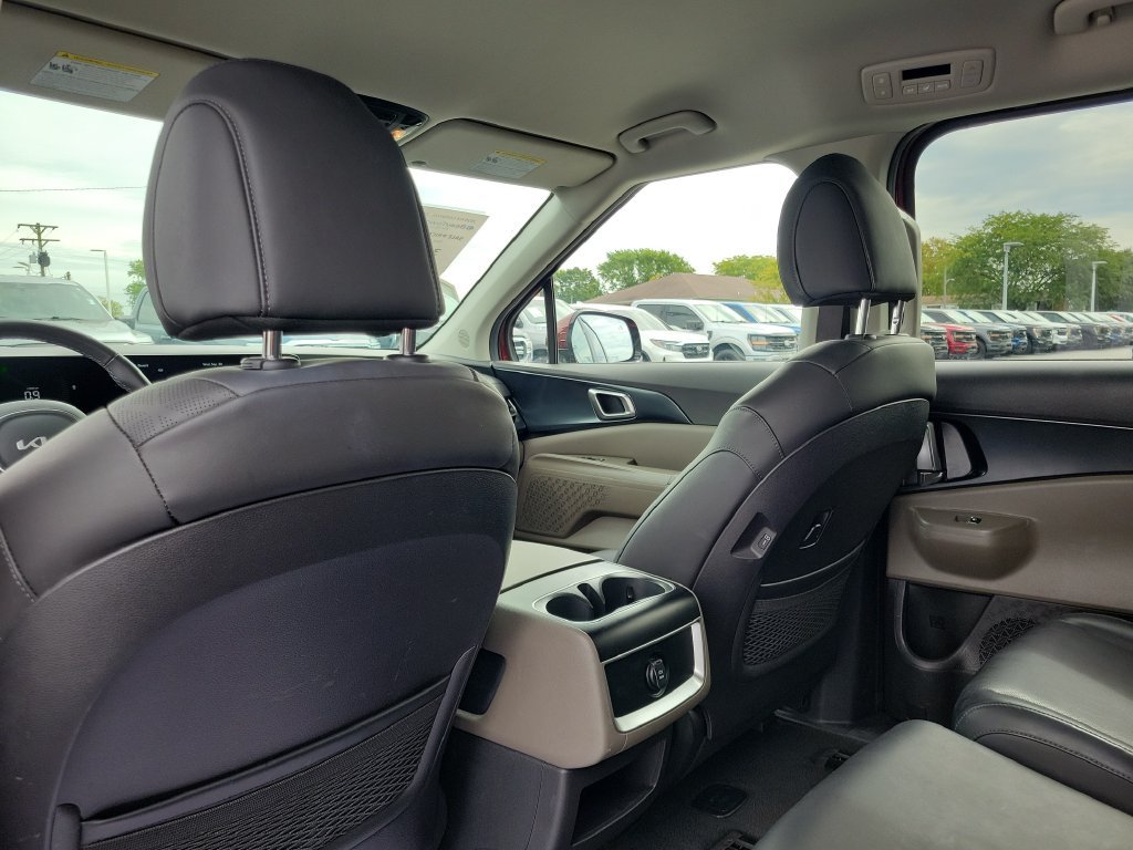 Used 2026 Kia Carnival FWD image 16