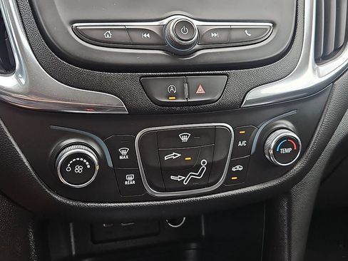 Used 2023 Chevrolet Equinox LT FWD image 23