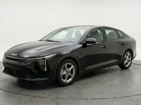 Used 2025 Kia K4 LXS image 3