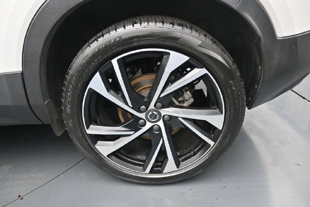 Used 2021 Volvo XC40 T5 R-Design w/ Advanced Package AWD/4WD image 11