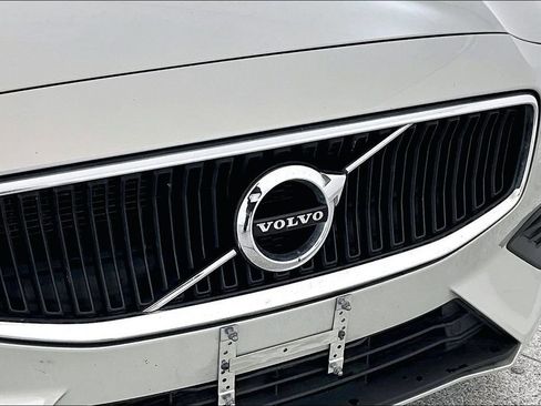 Used 2019 Volvo S60 T5 Momentum w/ Multimedia Package image 37