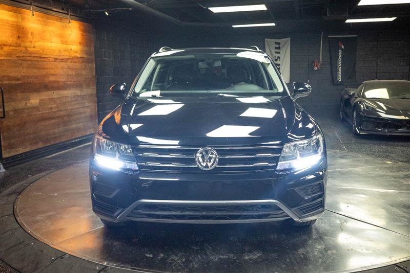 Used 2018 Volkswagen Tiguan SE w/ Panoramic Sunroof Package FWD image 4