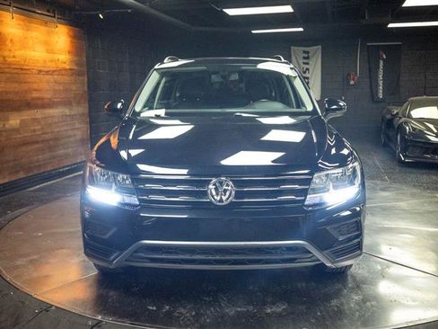 Used 2018 Volkswagen Tiguan SE w/ Panoramic Sunroof Package FWD image 4