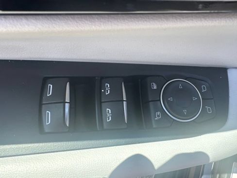 Used 2025 Chevrolet Suburban Premier AWD/4WD image 17