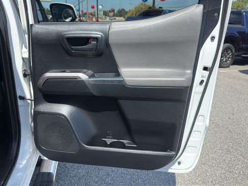 Used 2017 Toyota Tacoma SR5 w/ Tow Package RWD image 30