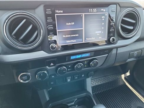 Used 2022 Toyota Tacoma TRD Off-Road AWD/4WD image 26