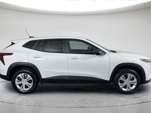 New 2026 Chevrolet Trax LS FWD image 2