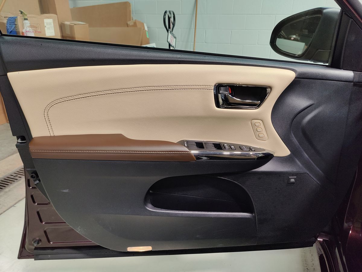Used 2015 Toyota Avalon Limited FWD image 23