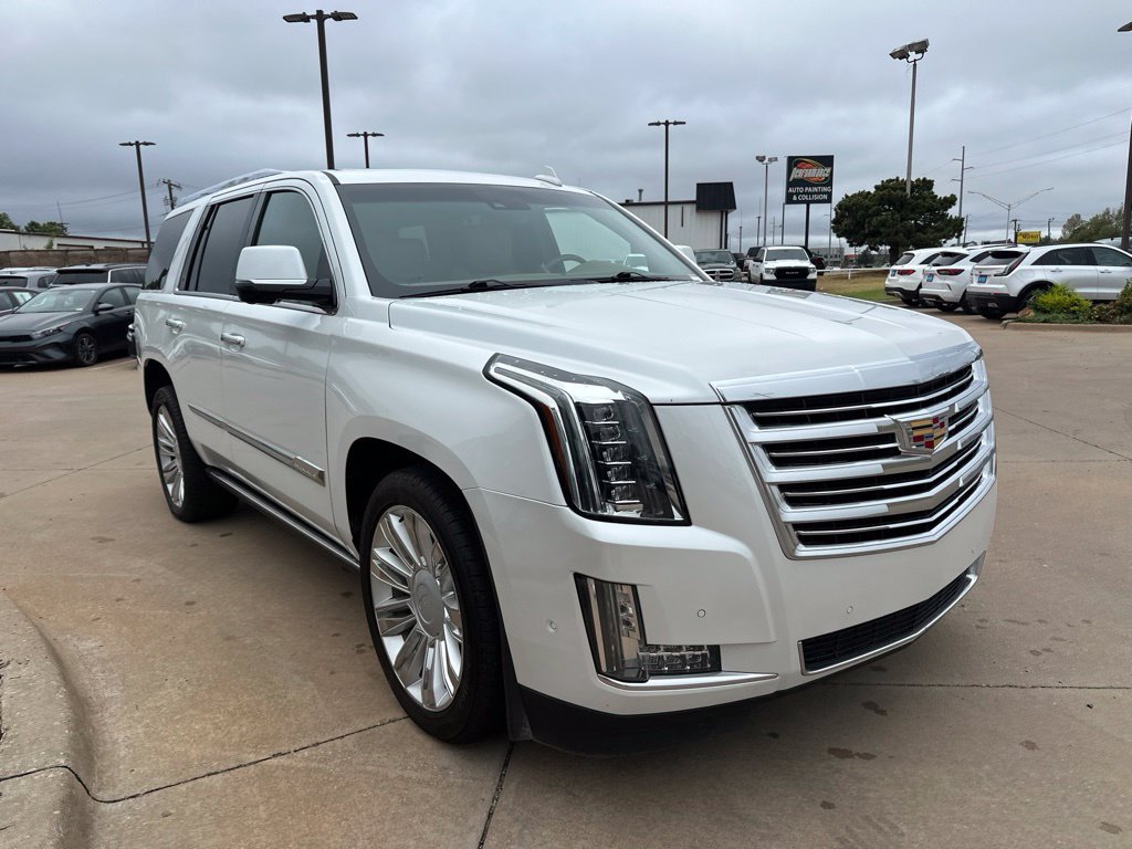Used 2018 Cadillac Escalade Platinum AWD/4WD image 3