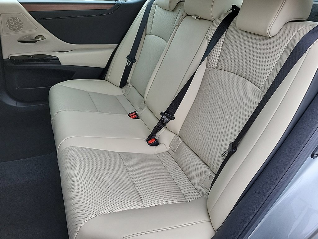 Used 2025 Lexus ES 350 w/ Premium Package FWD image 12