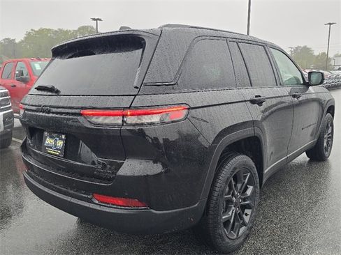 New 2025 Jeep Grand Cherokee Limited image 3