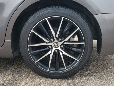 Used 2021 Toyota Camry SE w/ Carpet Mat Package (TMS) image 6