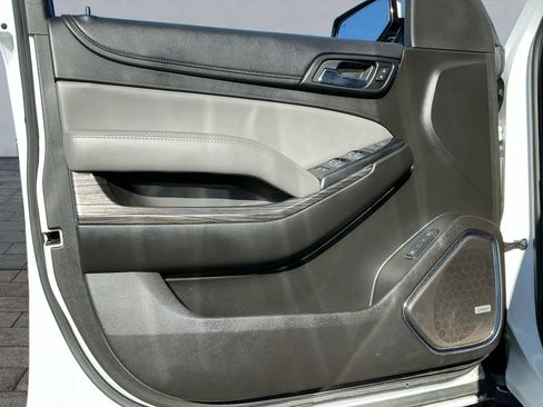 Used 2018 Chevrolet Suburban LT image 10