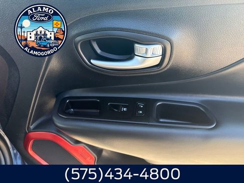 Used 2022 Jeep Renegade Trailhawk image 16